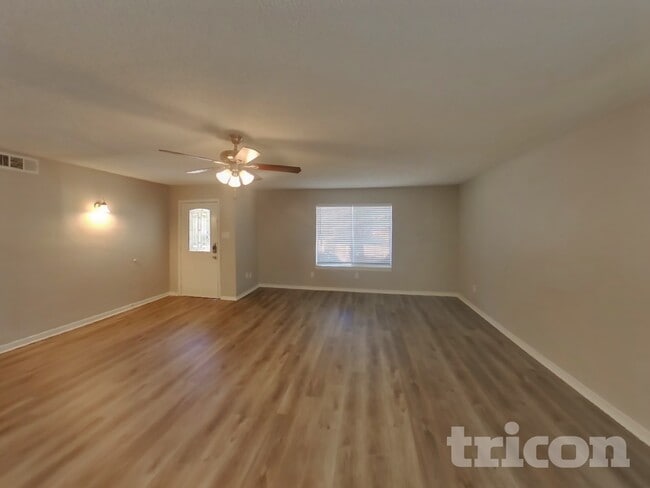 Foto del edificio - 1210 Green Hill Dr