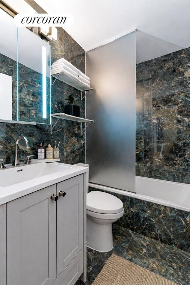 Building Photo - 45 E 25th St