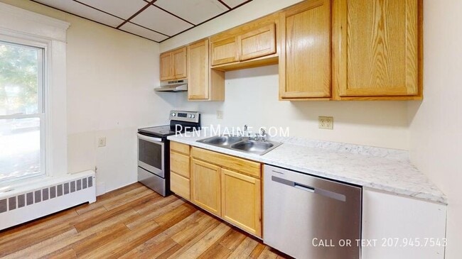 Building Photo - 79 Fourth St. apt-3
