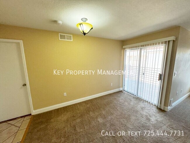 Foto del edificio - COZY 2 BEDROOM, 2 BATH CONDO W/ EASY FREEW...