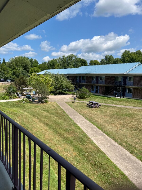 Building Photo - 80 Riverside Dr