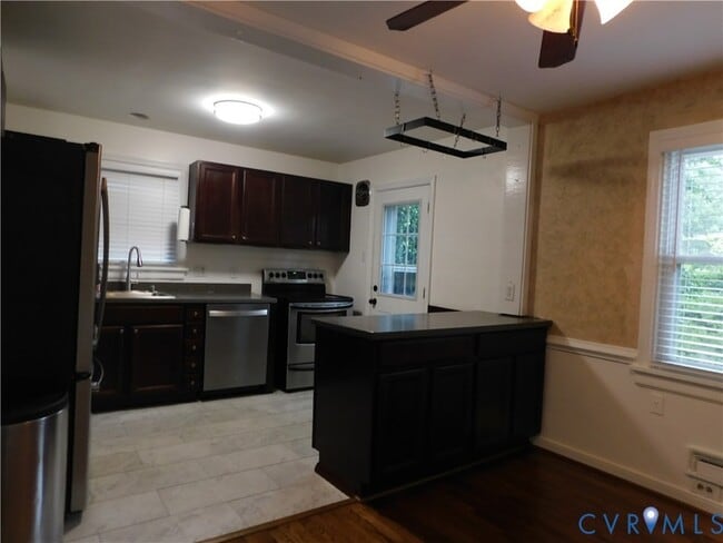 Foto del edificio - 8510 Weldon Dr