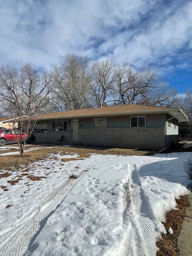 Primary Photo - Spacious Ranch Home w/ Finished Basement a...