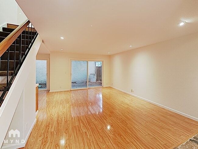 Building Photo - 7161 Rouse Ct