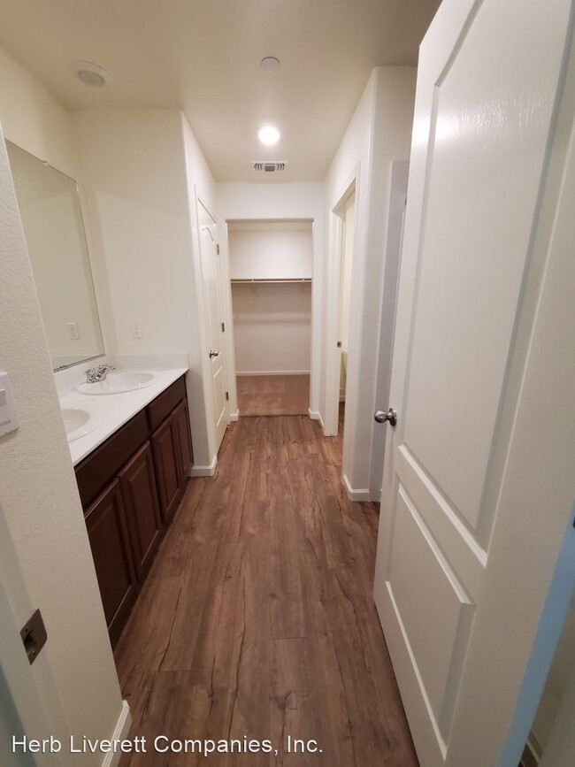 Building Photo - 3 br, 2.5 bath House - 5538 Claremont Court