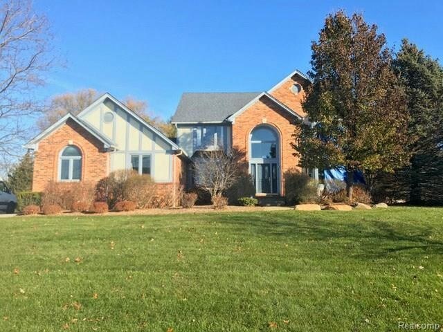 Primary Photo - 348 Oakbridge Dr