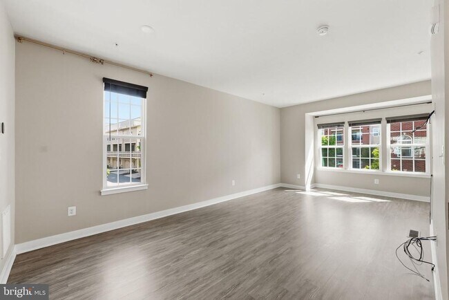 Foto del edificio - 8110 Miner St