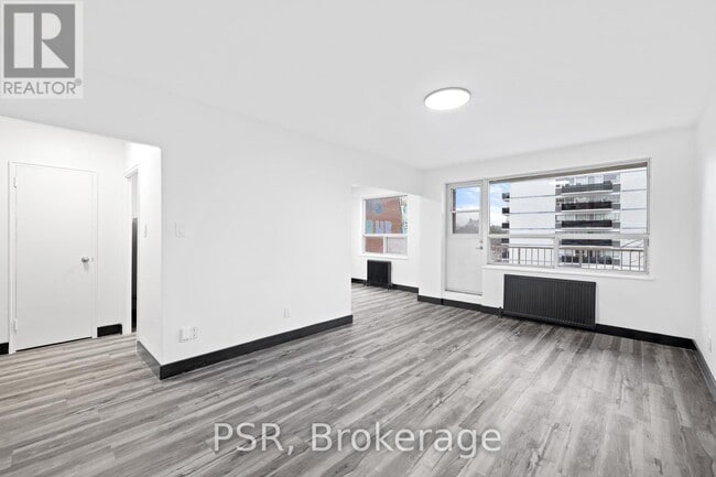 Photo du bâtiment - 600 Eglinton Ave W