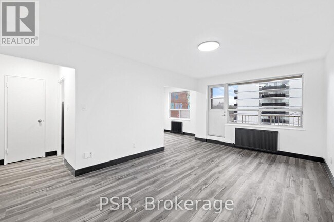 Photo du bâtiment - 600 Eglinton Ave W