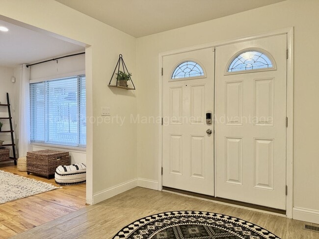 Foto del edificio - Spacious 4-Bedroom Colonial Minutes from Birmingham