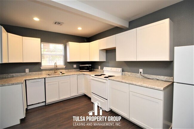 Building Photo - 353 S Zunis Ave