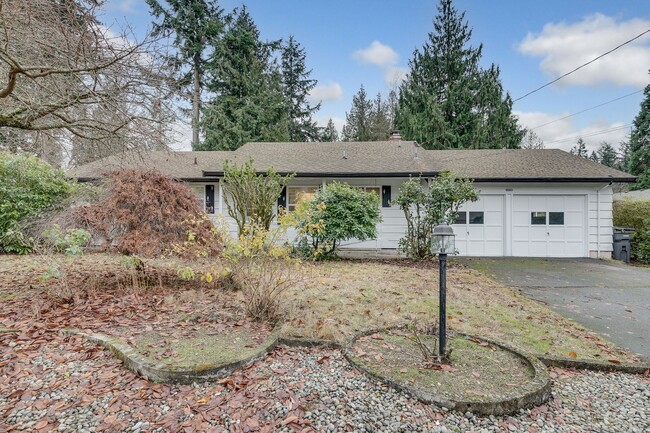 Foto del edificio - 3 Bedroom Rambler in Kirkland with Large Y...