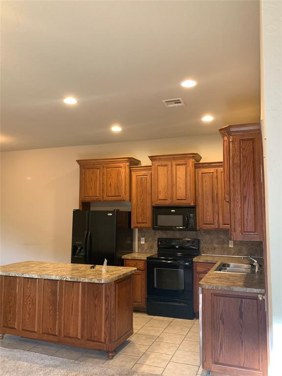 Building Photo - 264 Woodbriar Rd