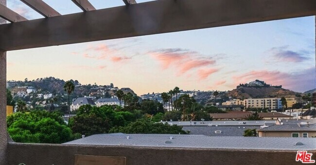 Foto del edificio - 1248 Laurel Ave