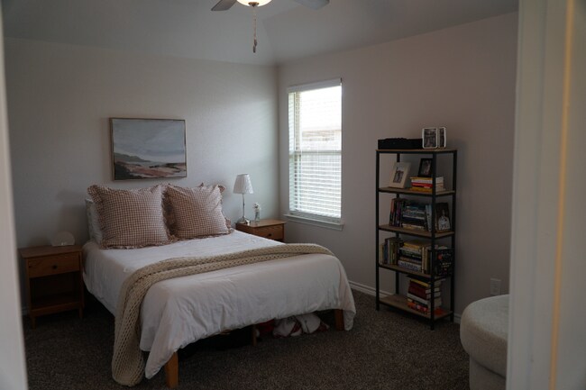 Foto del edificio - 7626 Rustler Ln