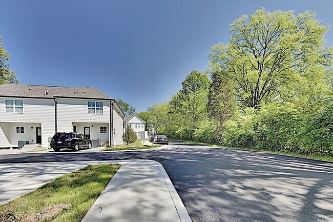 Foto del edificio - Newer Construction Townhome in Madison
