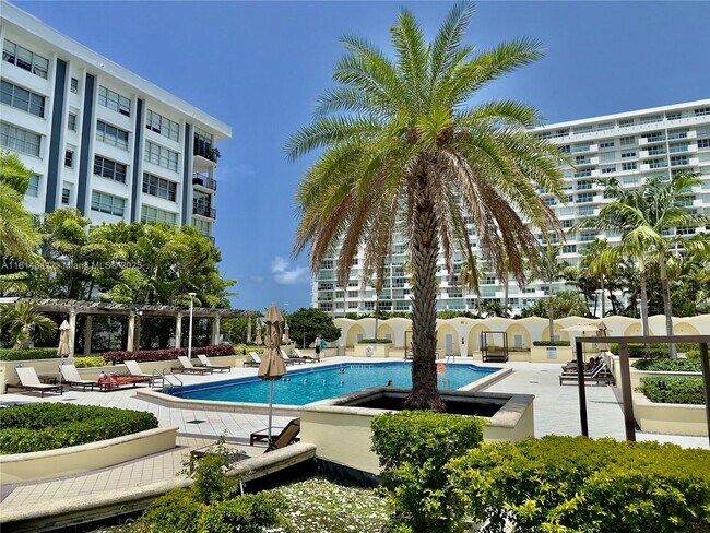Foto del edificio - 5600 Collins Ave