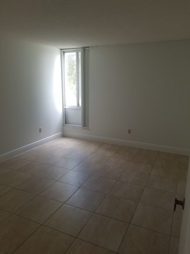 Foto del edificio - 9150 Fontainebleau Blvd