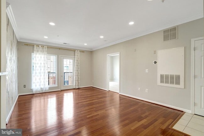 Building Photo - 4850 Eisenhower Ave