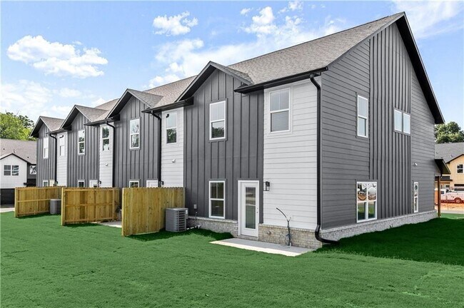Foto del edificio - 515 W Pickens Rd