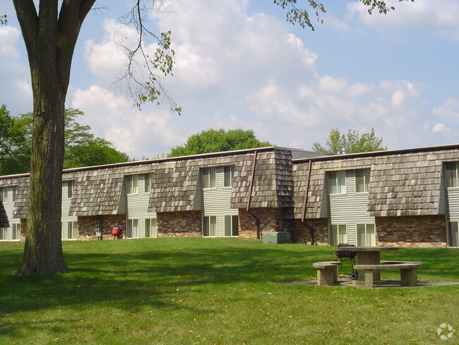 Building Photo - Butterfield Trails Apartments