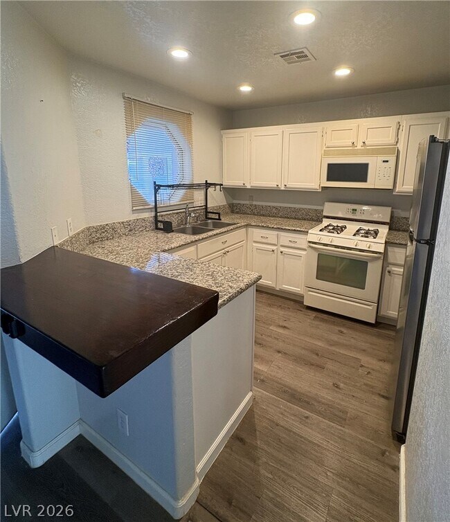 Building Photo - 5040 S Rainbow Blvd