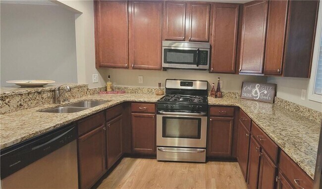 Foto del edificio - 4141 Riverlook Pkwy SE