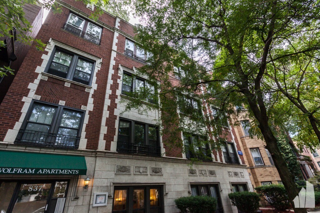 Primary Photo - 837 W Wolfram St