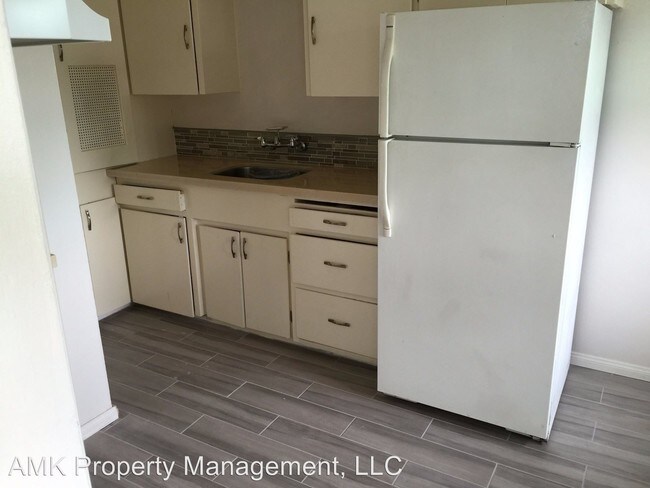 Building Photo - 4064 Oakcrest Dr