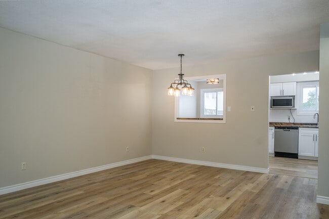 Building Photo - MODERN THREE BEDROOM CONDO TOWNHOME CLOSE TO WHITEOAKS MALL