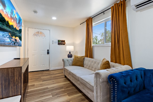 Building Photo - 227 S Main St