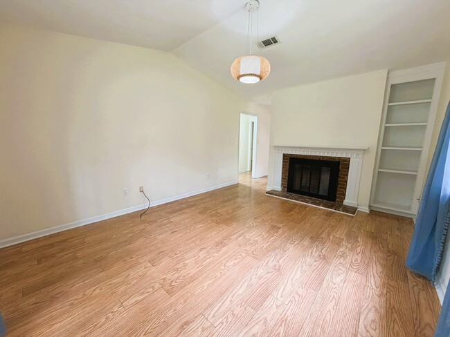 Building Photo - 136 Belmont Rd