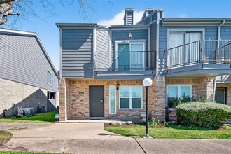 Building Photo - 1710 Good Day Dr