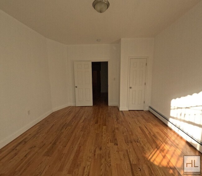 Building Photo - Spacoius 4 Bedroom - HOME STREET