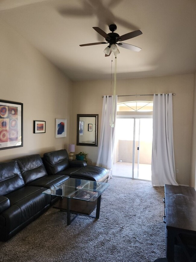 Building Photo - Upstairs 2bd 2ba Unit in Luxury Condo In Paradise Valley