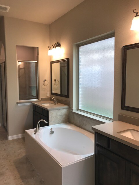 Master Bathroom - 7054 Mammoth Dr