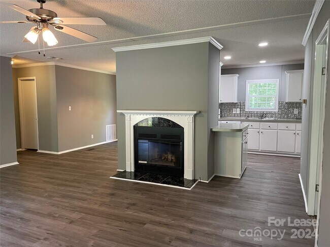 Building Photo - 624 Lhasa Apso Ln