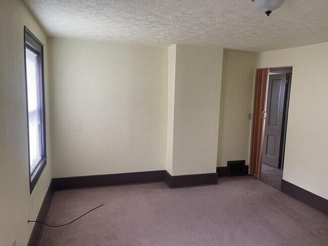 Building Photo - 254 4th St