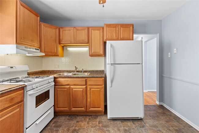 Building Photo - 416 S Cadillac Dr