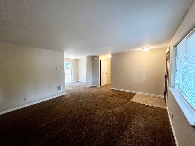 Building Photo - Single story house in Poulsbo.