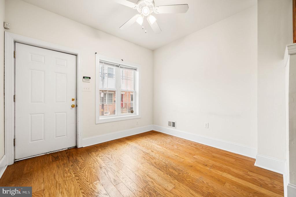 Primary Photo - 1709 Montrose St
