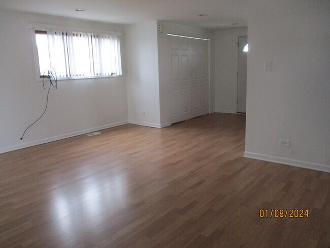 Foto del edificio - 8813 S Komensky Ave