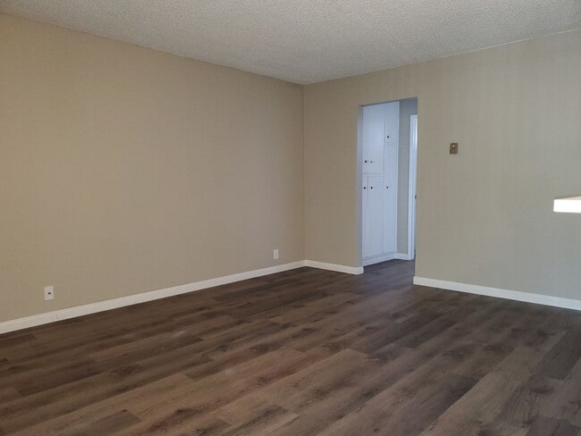 Foto del edificio - Spacious 1 Bedroom 1 Bath Upstairs Apartment