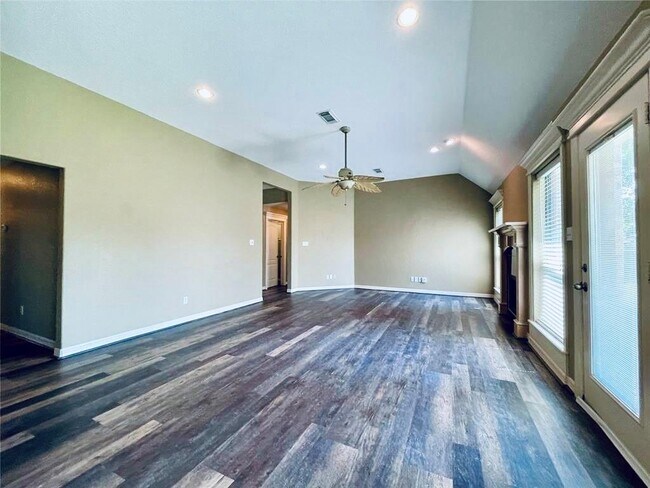 Building Photo - 117 Corkwood St