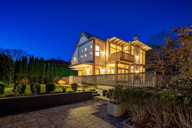 Foto del edificio - 18 Spring Pond Ln