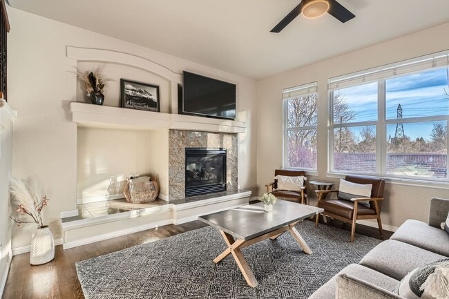 Building Photo - Spacious & Centrally Located 5BR House in ...
