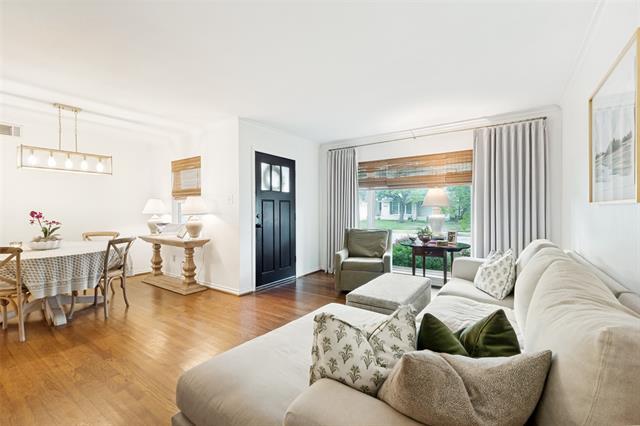 Foto del edificio - 8911 Larchwood Dr