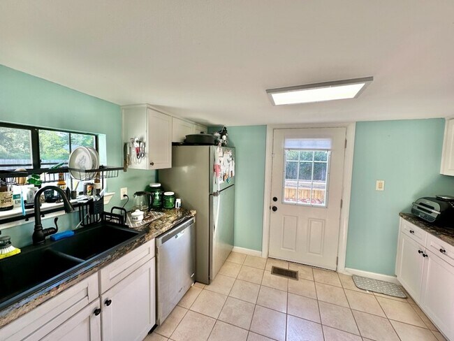 Foto del edificio - 2214 Wind Trace Rd N