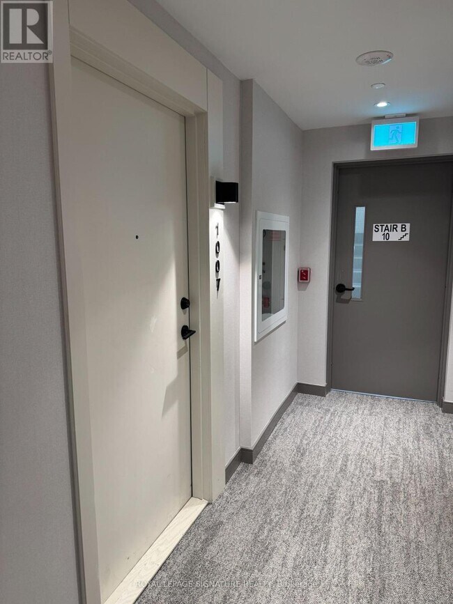 Photo du bâtiment - 8010-8010 Derry Rd