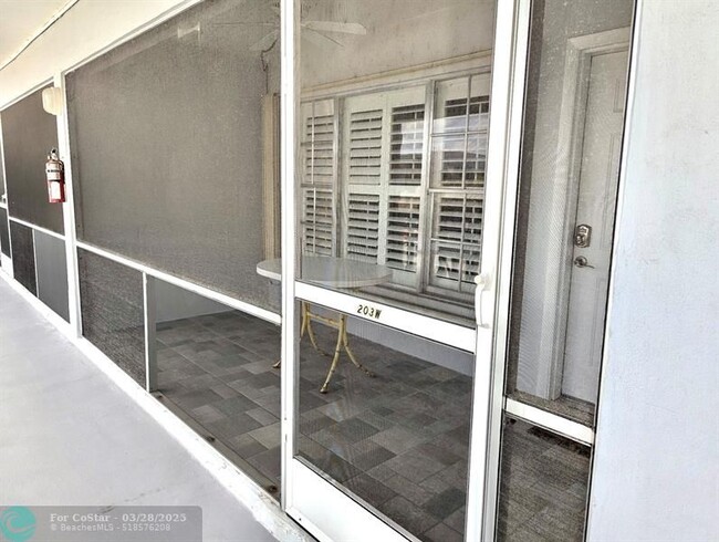Foto del edificio - 490 SE 19th Ave